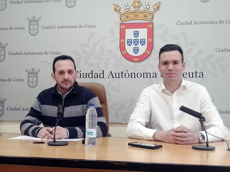 Juan Sergio Redondo y Carlos Verdejo en una rueda de prensa de Vox / César Martín