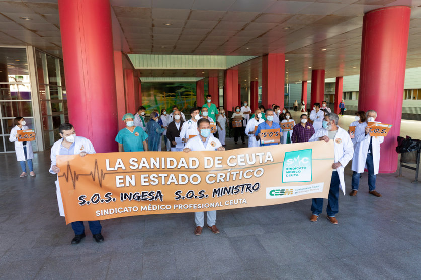 Concentración de médicos ante el Hospital Universitario/ Foto: Sindicato Médico