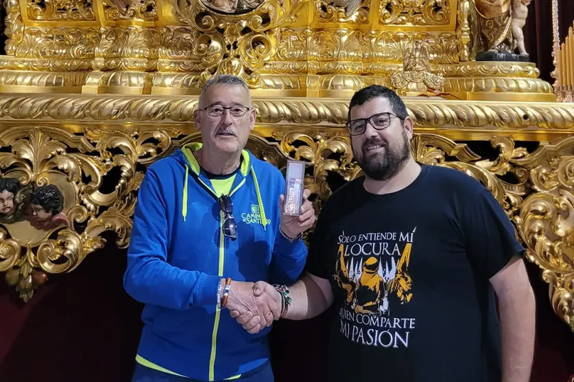 Entrega de la Medalla al Hermano Mayor de la Cofrad&iacute;a
