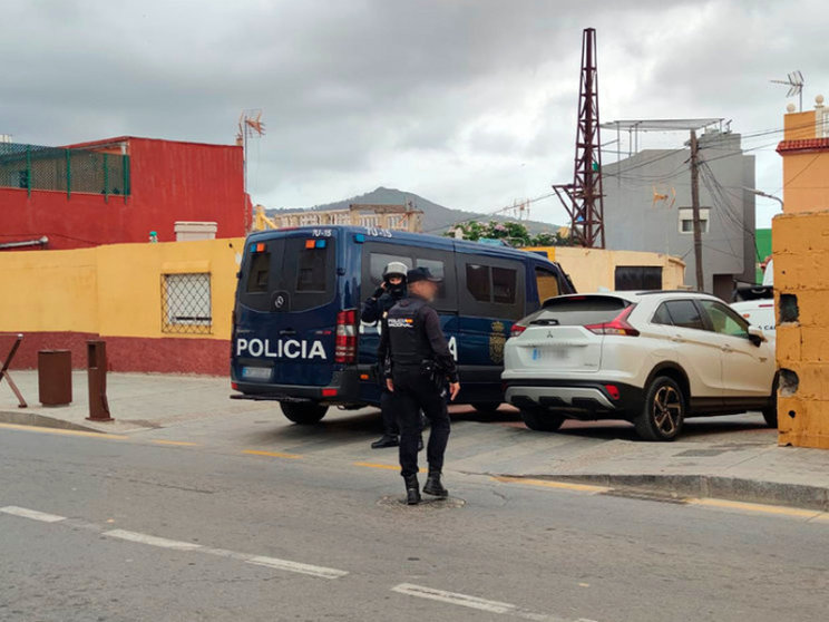 La Policía, en Los Rosales/ Enrique Román