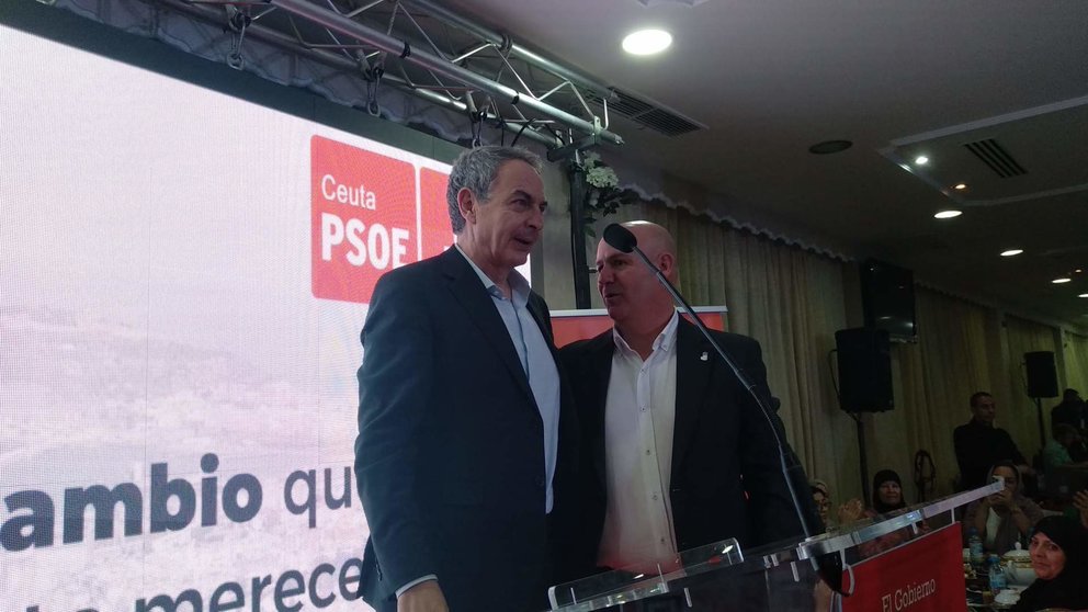  El candidato Gutiérrez junto al Zapatero en el iftar con los simpatizantes socialistas 