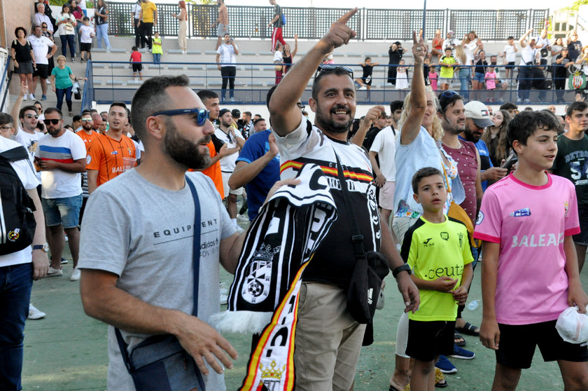 Aficionados de la AD Ceuta FC en la Marina