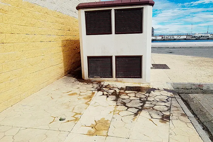 Porquer&iacute;a en el Parque de la Marina / C&eacute;sar Mart&iacute;n