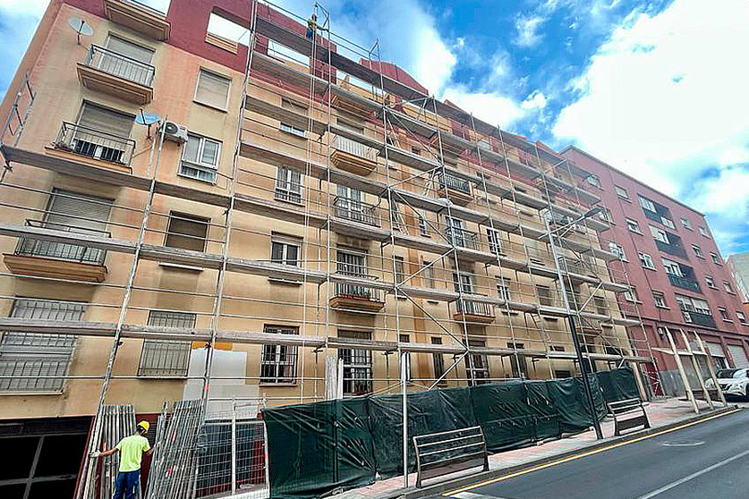 Edificio de alojamientos protegidos para mayores en la calle Padre Feijóo