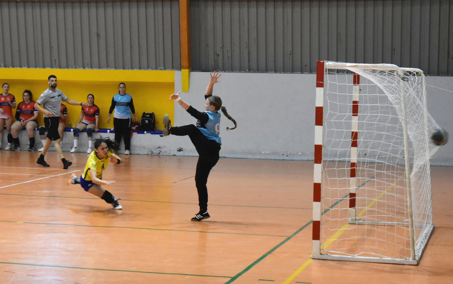 El Balonmano Estudiantes derrota a la UGR