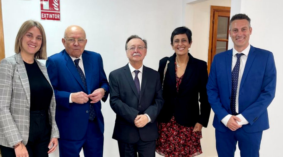 El presidente y la consejera de Hacienda durante su visita a la nueva empresa implantada en la ciudad / Ciudad Autónoma de Ceuta