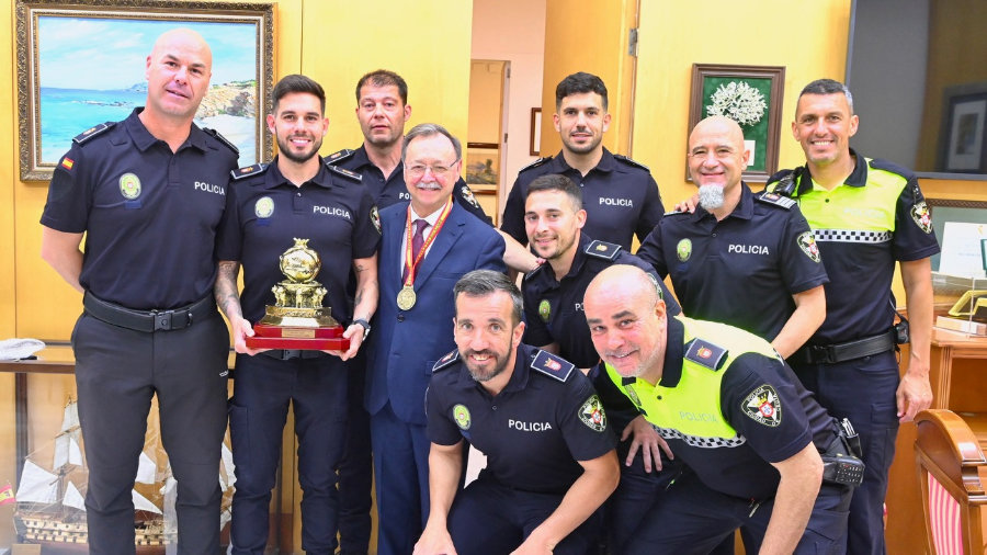 Vivas recibe a los campeones de 'La Alcazaba' / Ciudad Autónoma de Ceuta