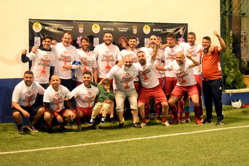 El Foso Ceuta levanta el título de campeón en la Liga de Veteranos 