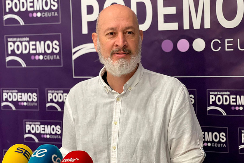 Ramón Rodríguez, portavoz de Podemos en su sede / Daniel Hernández