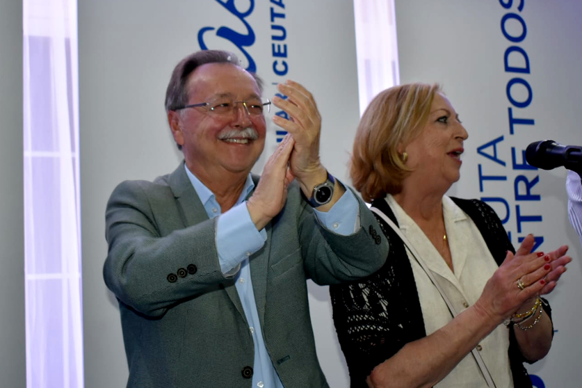 Vivas gana las elecciones, PSOE y Vox fracasan y el localismo remonta