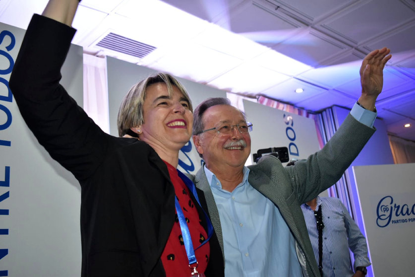 Juan Vivas celebra los resultados junto a Yolanda Bel / Rafa Báez