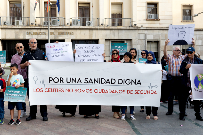 Concentraci&oacute;n del Sindicato M&eacute;dico en la plaza de los Reyes / archivo