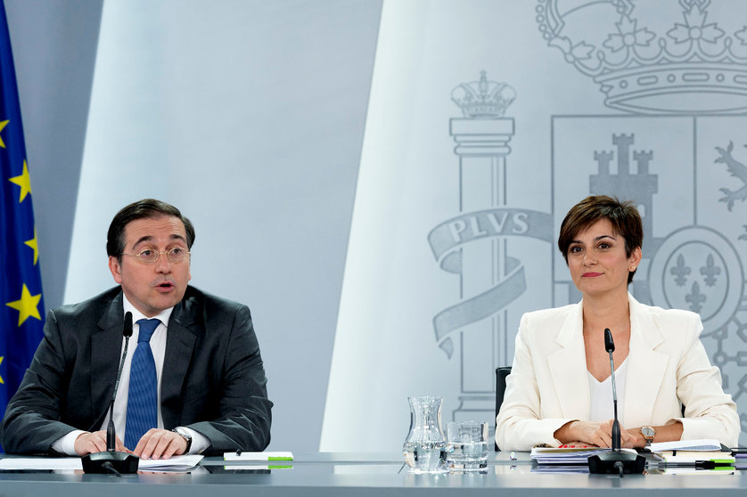 Albares, junto a la ministra Rodríguez, en Moncloa
