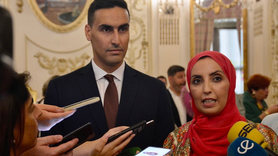  Fatima Hamed y Abdelkader Abdeselam, durante un encuentro con los medios / Alejandro Castillo 