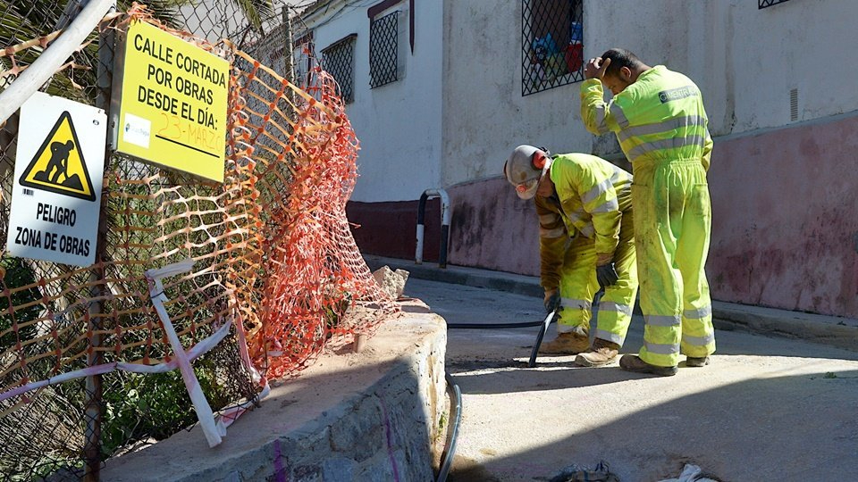 Trabajadores de la construcci&oacute;n a pie de calle 