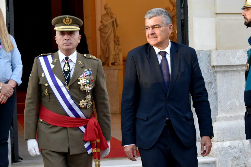El Comandante General de Ceuta acompañado del delegado del Gobierno / Archivo