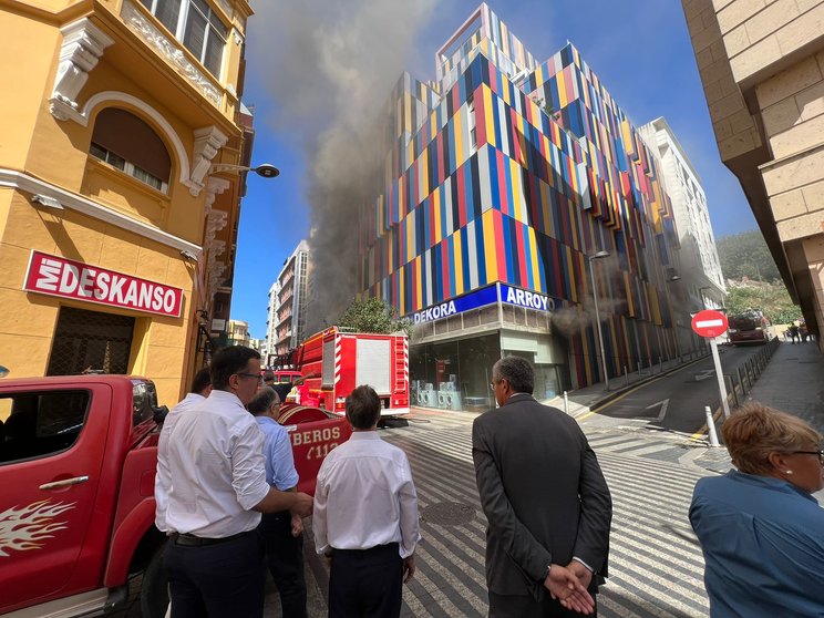 Incendio en el Edificio de Colores / Daniel Hernández