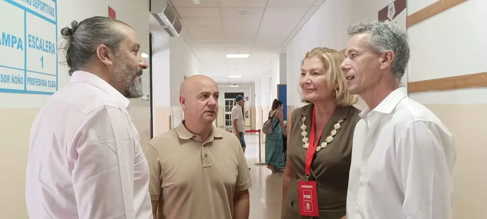  Los candidatos socialistas junto al l&iacute;der del PSOE Juan Guti&eacute;rrez (C.A.) 