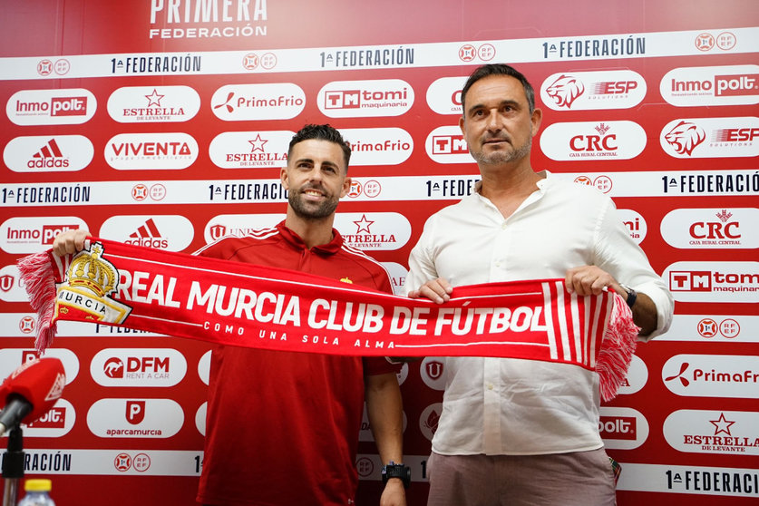 Rodri Ríos en su presentación como nuevo jugador del Real Murcia