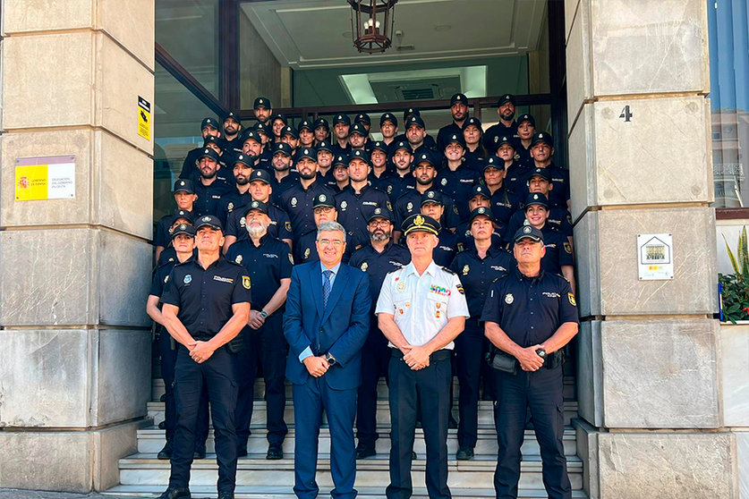 Recepción a los nuevos policías en prácticas / Daniel Hernández