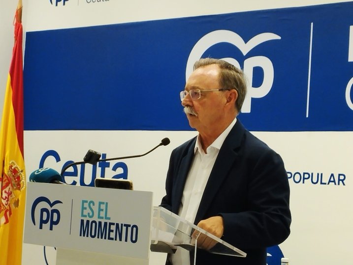  El presidente del Partido Popular, Juan Vivas, durante la rueda de prensa de este sábado 