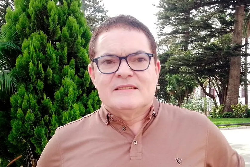 Doctor Jes&uacute;s Santiago, m&eacute;dico internista / C&eacute;sar Mart&iacute;n