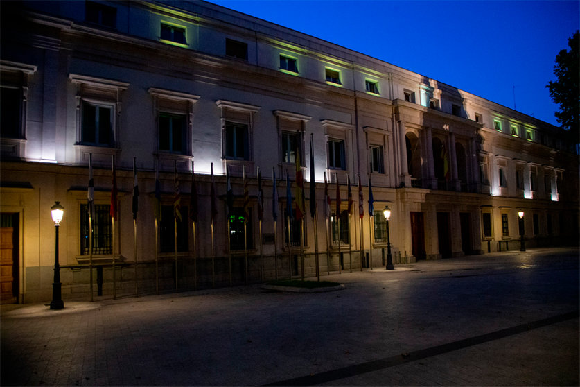 Iluminación del Senado por el Día de Ceuta