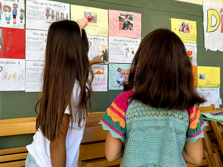 Docentes y alumnos vuelven a las aulas este lunes / Archivo