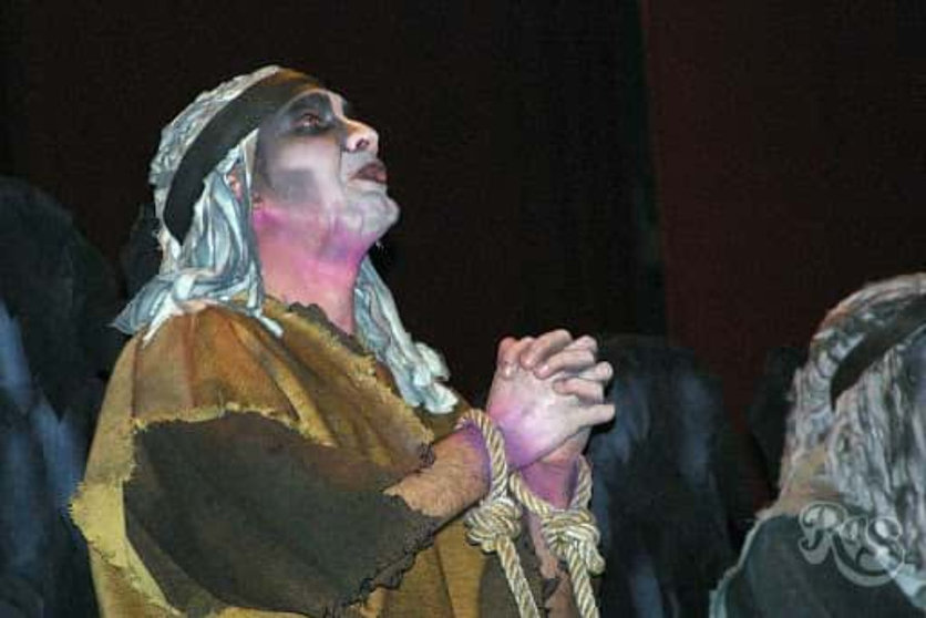Ángel Subiela, con el tipo de 'Los Ángeles Caídos' (2002)