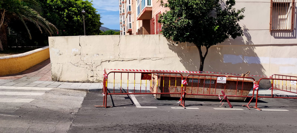 OBIMACE comienza a reparar el _peligroso_ muro de Parques de Ceuta 