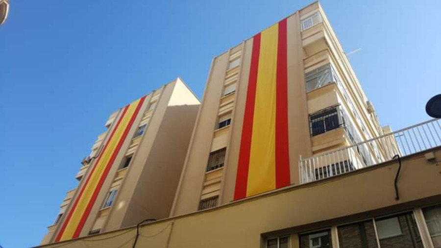 Bandera de España engalanando Real 90/ Redes sociales