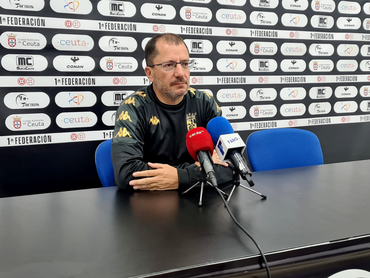 Jos&eacute; Juan Romero en la sala de prensa del Alfonso Murube  (1)