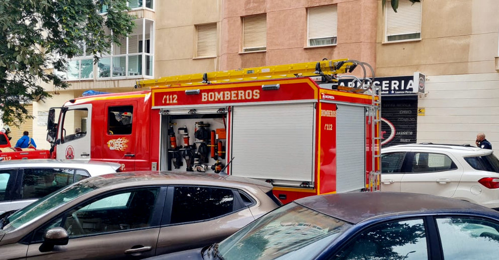 Desalojan un edificio en Parques de Ceuta tras un incendio en el cuarto de contadores