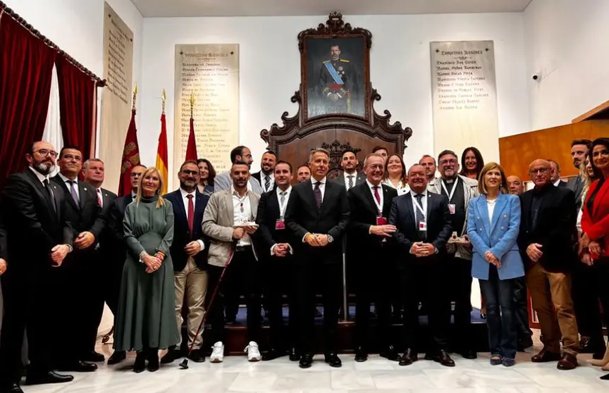 Los cofrades ceut&iacute;es, junto al alcalde de Lorca/ Cedida
