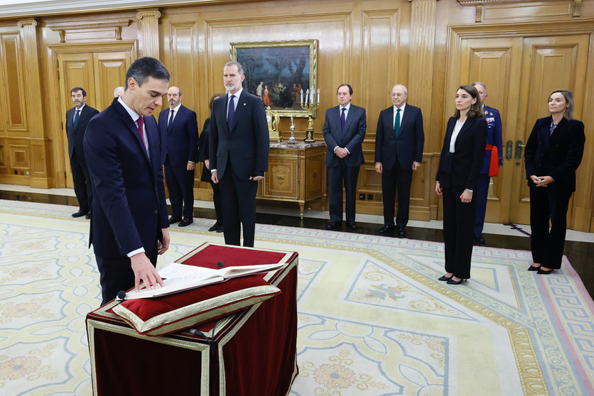 Pedro Sánchez promete el cargo ante Felipe VI. Foto: Casa Real