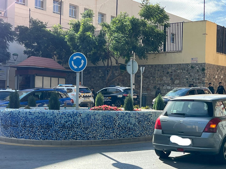 Vehículos policiales en los alrededores del Siete Colinas/ Dani Hernández