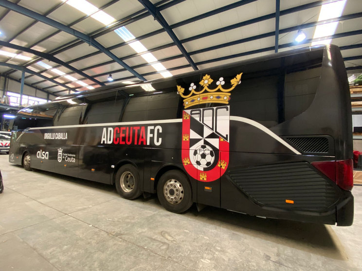 Nuevo autobús de la AD Ceuta FC