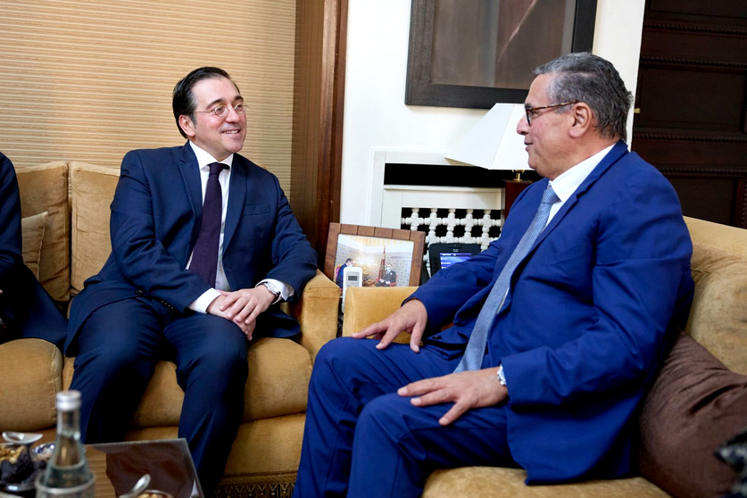 El ministro Albares junto al primer ministro marroqu&iacute; 