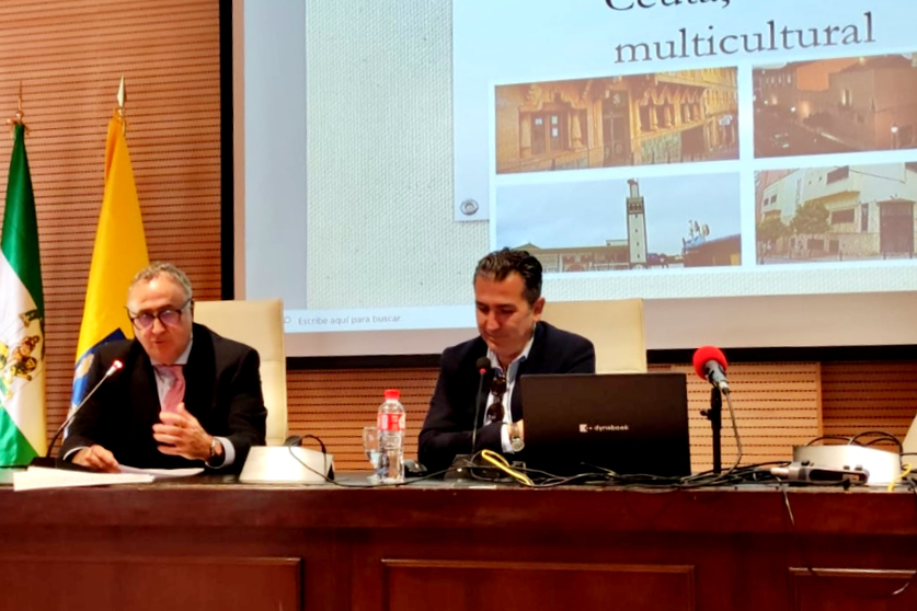 El director de la UNED durante su participaci&oacute;n en el simposio / UNED