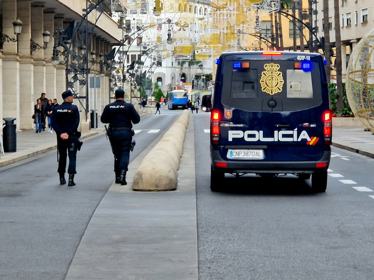 Agentes de la Policía Nacional en las calles de Ceuta / Laura Ortiz