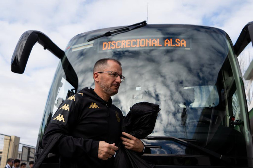 José Juan Romero en la llegada de la AD Ceuta FC a Antequera 