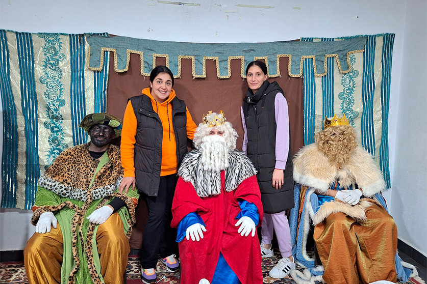 Visita de los Reyes a la barriada 'El Mixto'