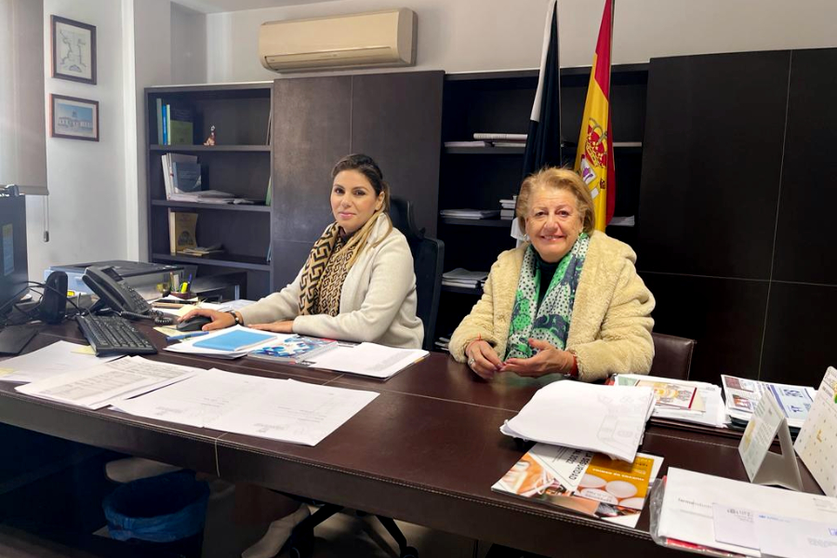 La consejera de Sanidad y la directora general de Sanidad durante el encuentro de este lunes / Ciudad Aut&oacute;noma de Ceuta