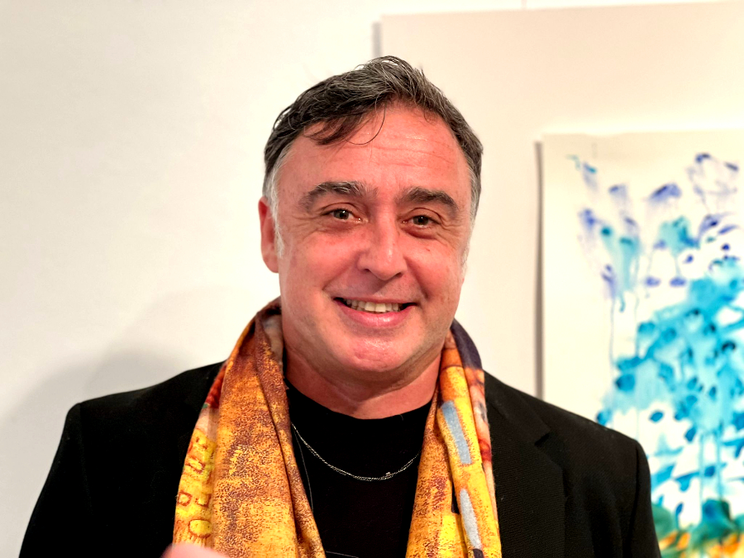 Anselmo Cruces ha sido el coordinador de esta exposici&oacute;n con artistas &uacute;nicos / Daniel Hern&aacute;ndez