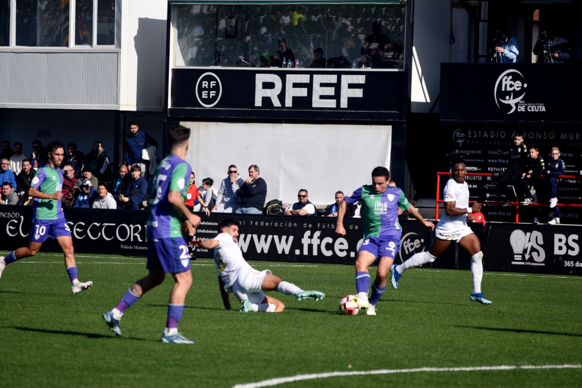 Encuentro entre la AD Ceuta FC y el M&aacute;laga / Rafa B&aacute;ez