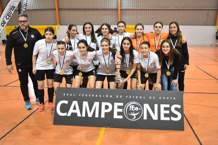 El CD Camoens, campeón de la Copa RFFCE tras derrotar en la final al Ramón y Cajal