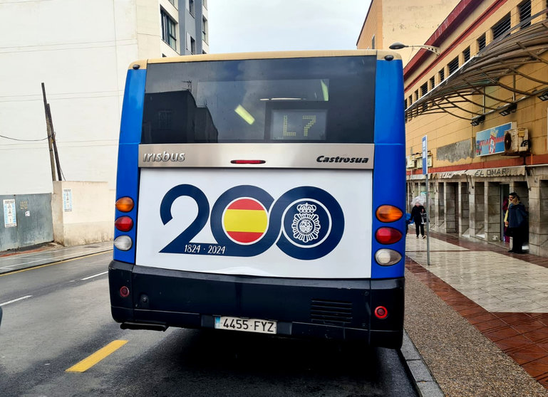 Los autobuses de Ceuta se suman a la celebración de los 200 años de la Policía Nacional 