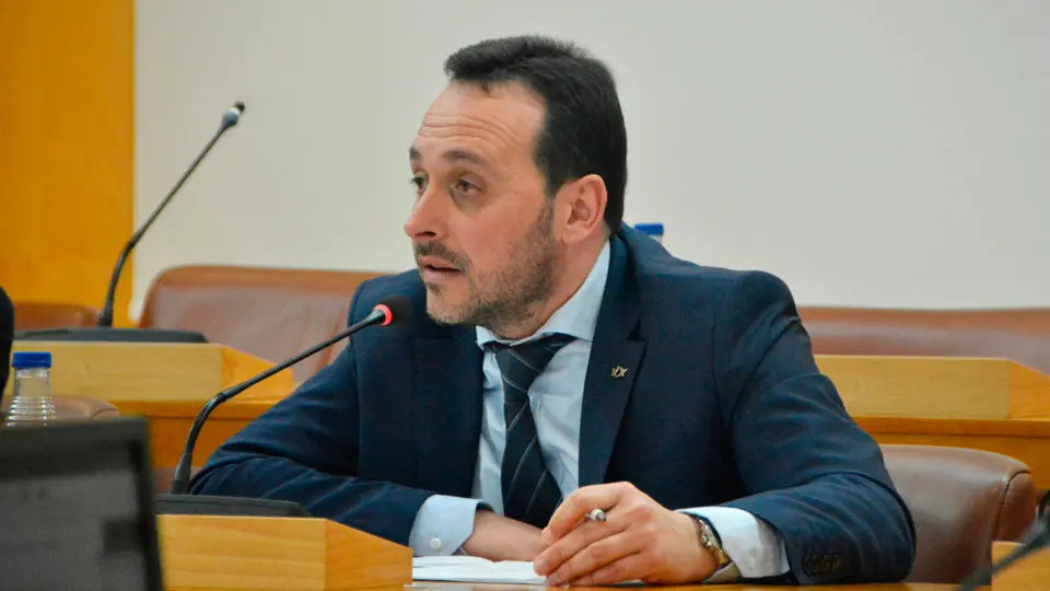 El portavoz de Vox, Juan Sergio Redondo, durante una intervenci&oacute;n ante el pleno de la Asamblea/ Archivo