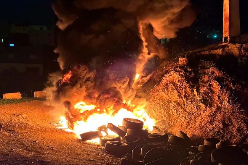Incendio de neum&aacute;ticos en Pr&iacute;ncipe Alfonso