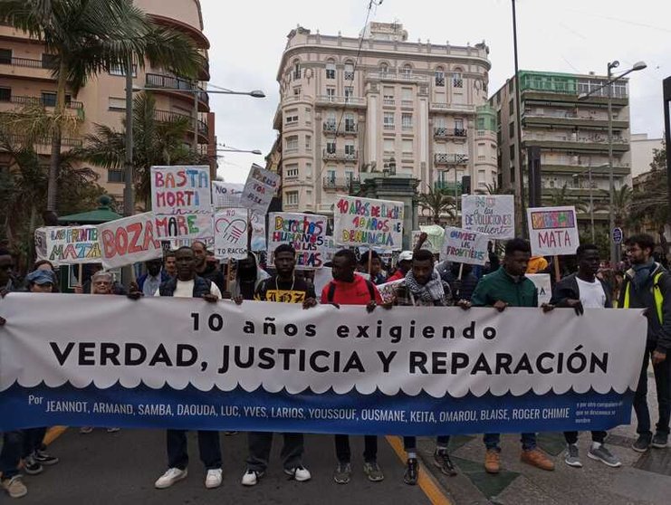 La manifestación, a la salida de la Plaza de los Reyes/ Juanjo Coronado